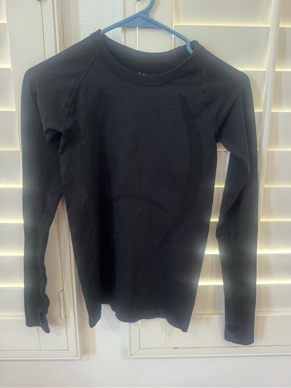 P'tula Black Women's Long-Sleeve Crewneck Tee